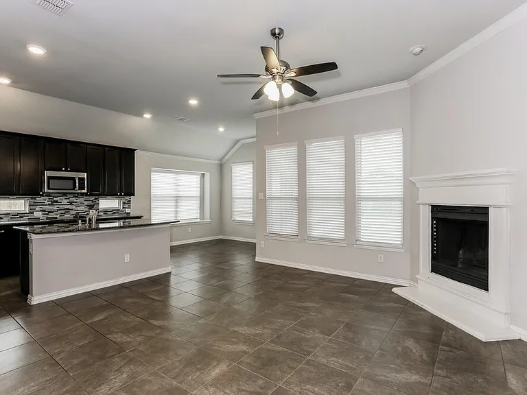 339 Chamberlain Dr — Photo 3