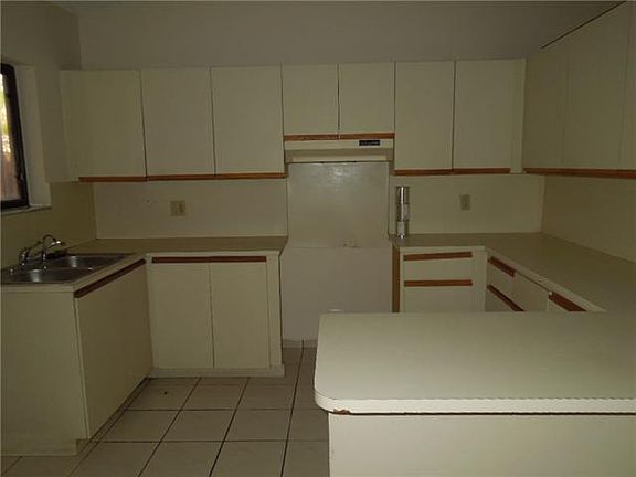 3rd image of 10335 NW 127th St