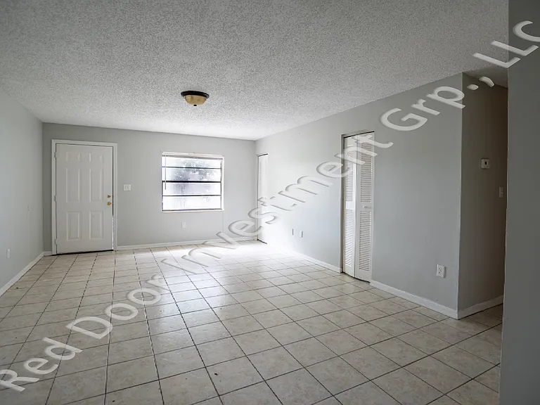 1127 Beecher St — Photo 2