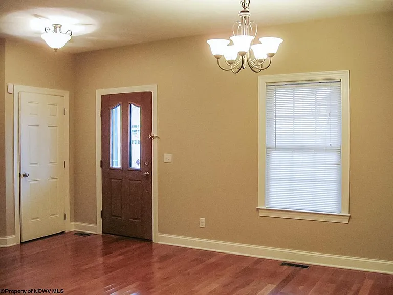 198 Donna Ave — Photo 2