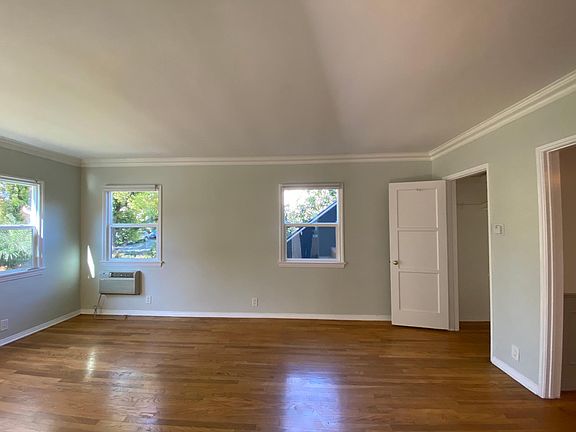 4th image of 3132 Sherwood Ave