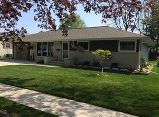 2129 Lexington Dr, Manitowoc, WI 54220