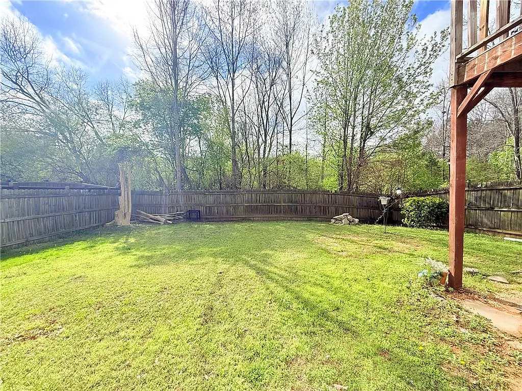 Building Photo - 893 Hawthorn Ln