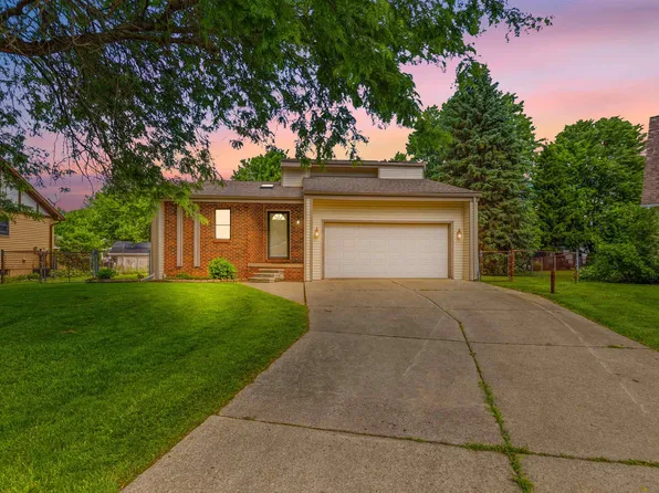 514 Rochelle Ct, East China, MI 48054