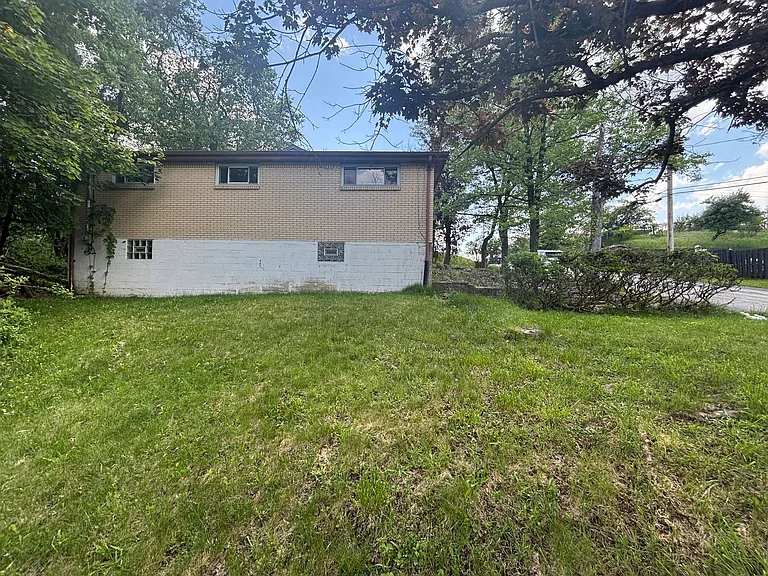 251 Selvin Dr — Photo 4