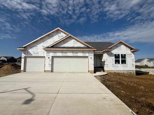2813 Amber Valley Rd, Cedar Falls, IA 50613
