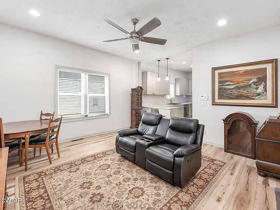 5th image of 209 Hatton St