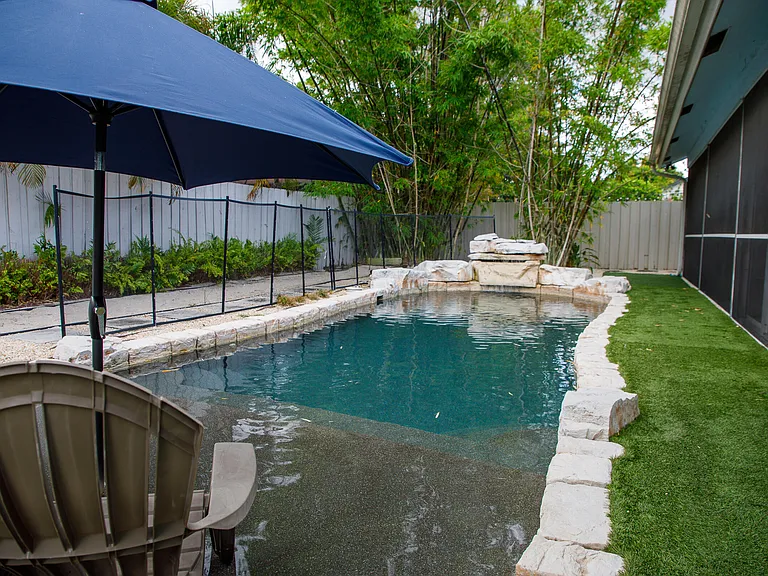 900 Cosmos Ct — Photo 28