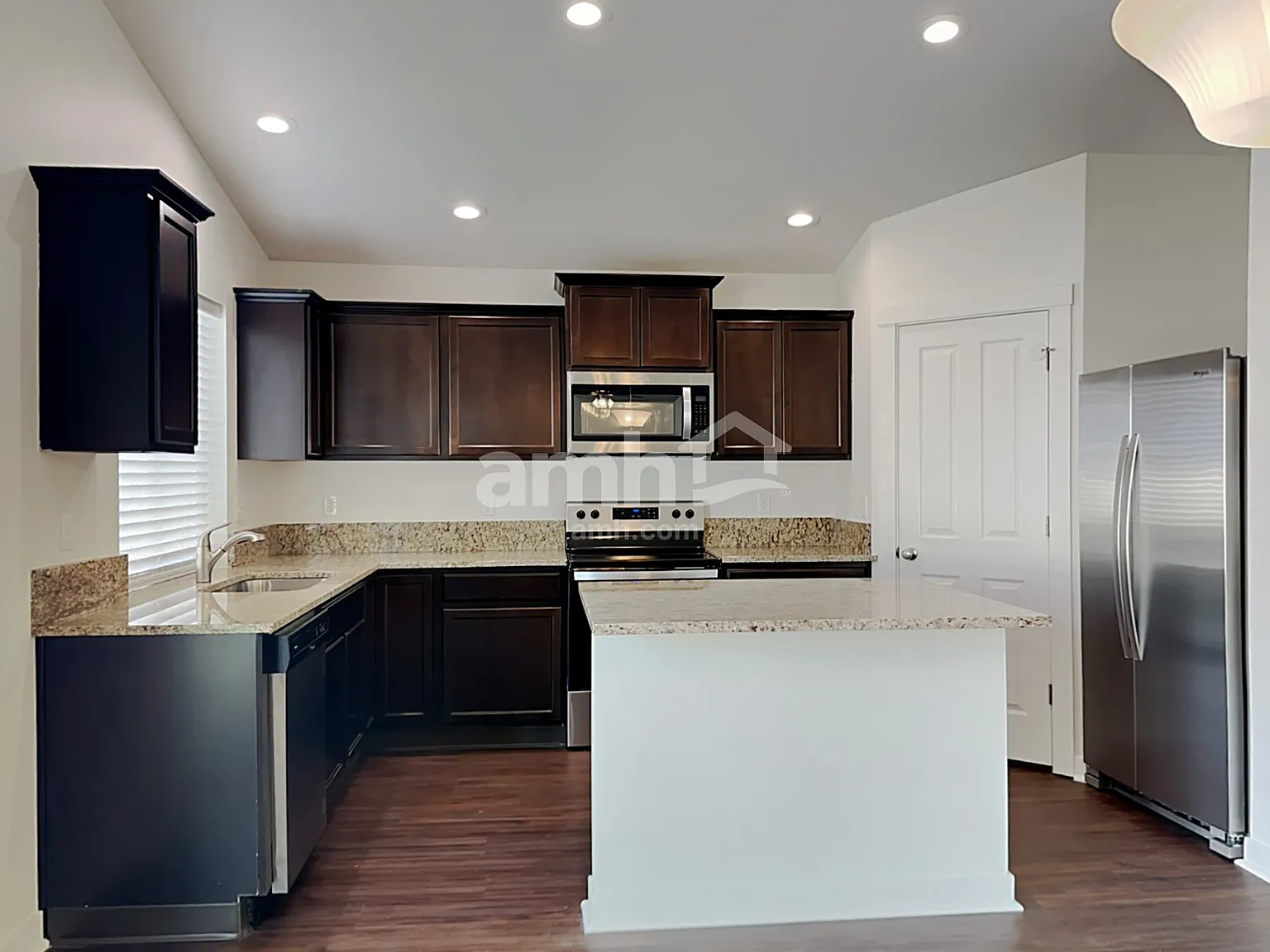 4 bed, 2.0 bath, 1845 sqft, $2,675 — Photo 3
