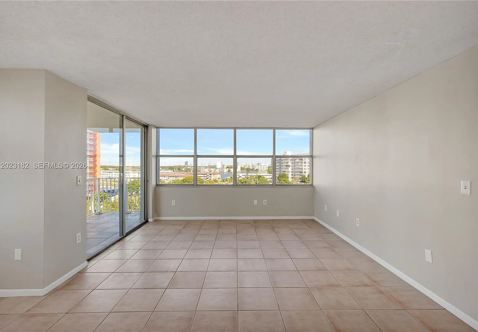 Wilshire Condo — Photo 3
