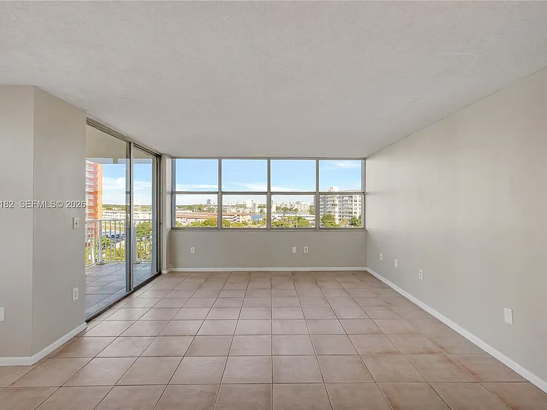 1300 NE Miami Gardens Dr #714E — Photo 3