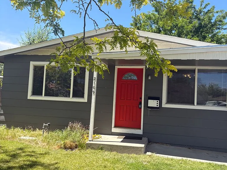 2109 S Illinois Ave — Photo 1