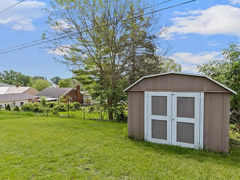 822 W Pleasant St — Photo 38