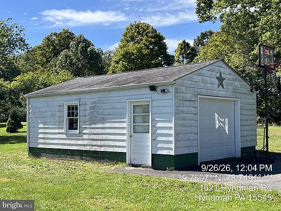 4th image of 1621 Hyndman Rd