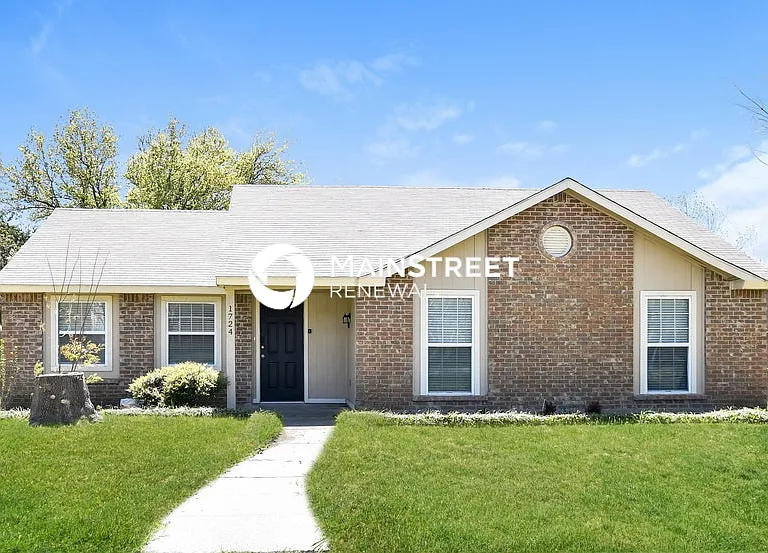 1724 Panola Dr — Photo 1