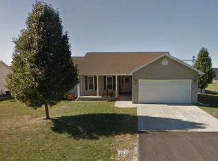 19 Seth Dunscomb Dr, Sullivan, IL 61951