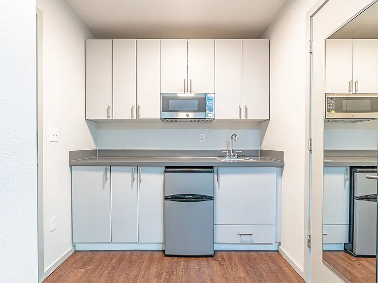 Elegant, Efficient Studios in Beautiful Delridge! — Photo 13