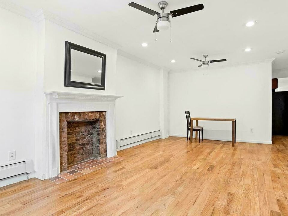 1st image of 402A Bainbridge St #1