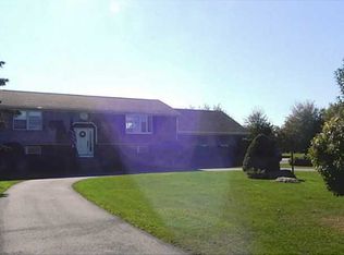 94 Schoolhouse Ln, Portsmouth, RI 02871