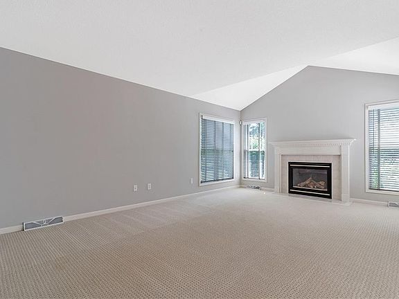 4th image of 111 Crown Royal Dr