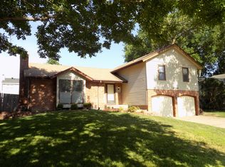 3206 SW Arrowhead Rd, Topeka, KS 66614