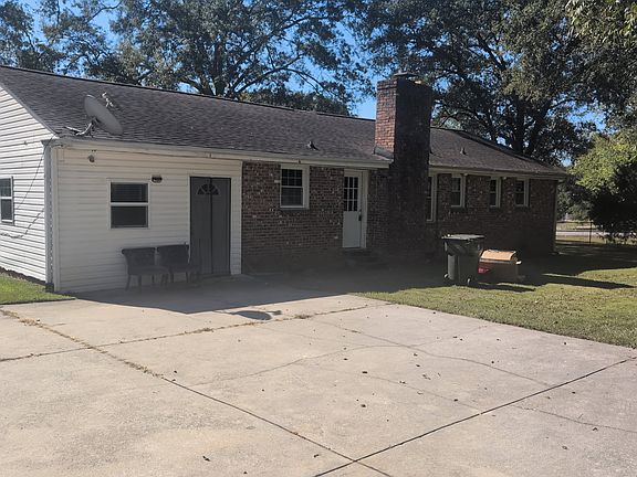 3rd image of 1403 E Lee Rd