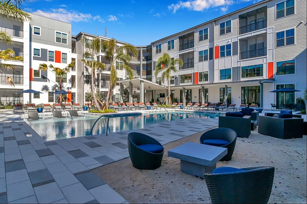 Nexus Brandon Apartments — Photo 4