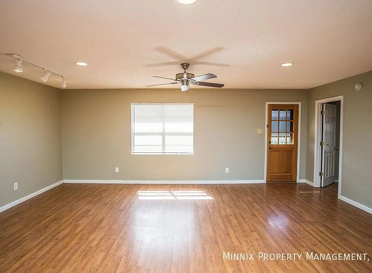 5719 Itasca St — Photo 17