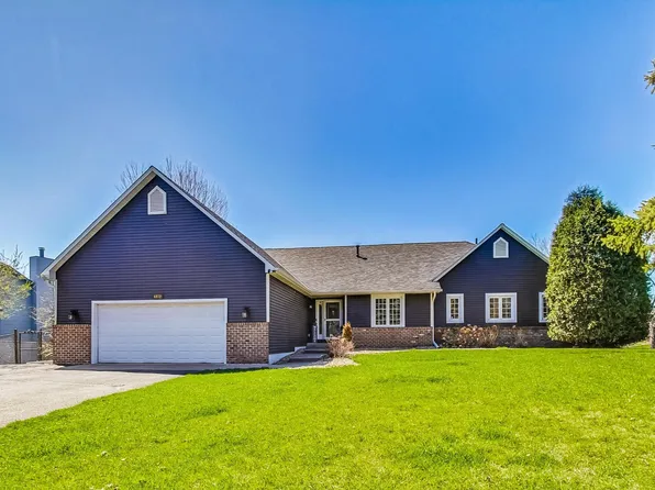 4872 Hillvale Ave N, Oakdale, MN 55128