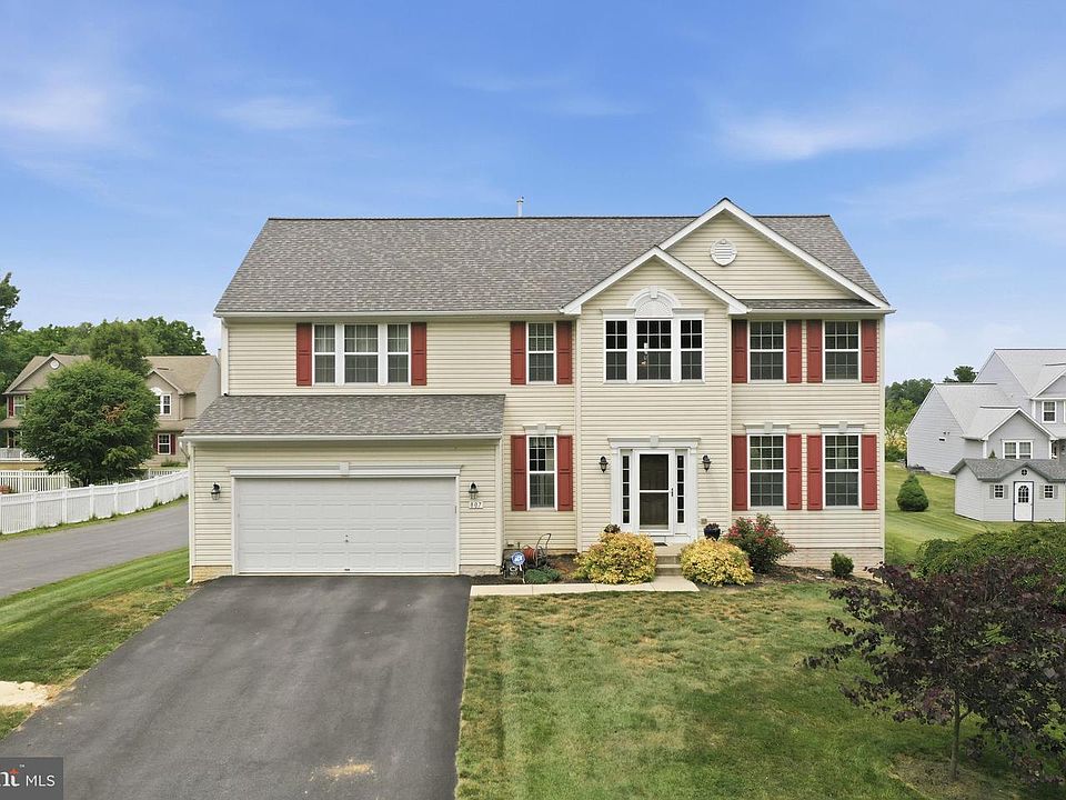 1st image of 807 Crestwood Dr #106