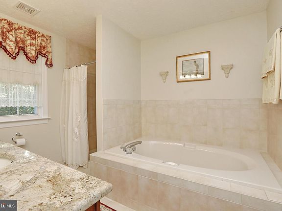 5th image of 6735 Newcastle Ct