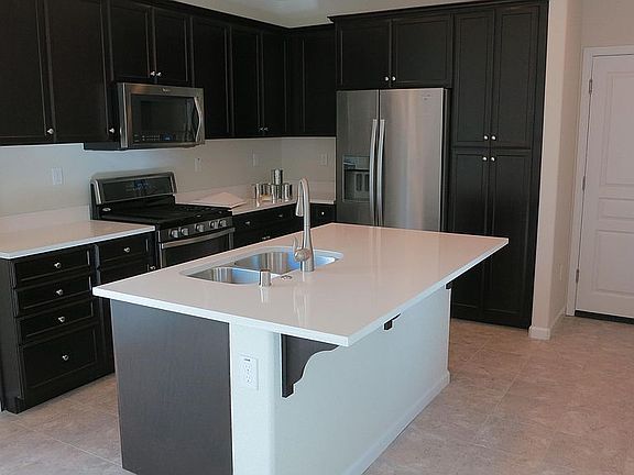 5th image of 233 South Park Ct