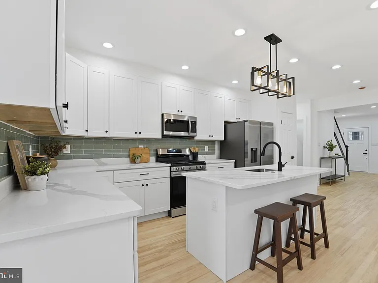 129 Hamilton St NW — Photo 8