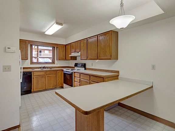 Wildwood Estates Apartments - Dining and Kitchen