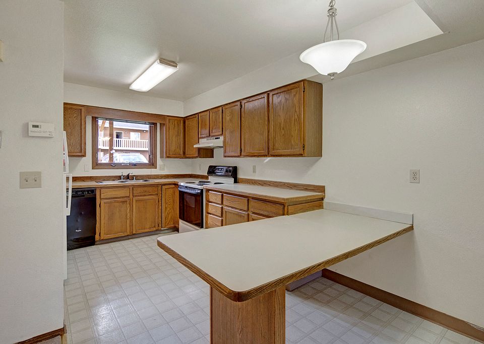 Wildwood Estates Apartments - Dining and Kitchen