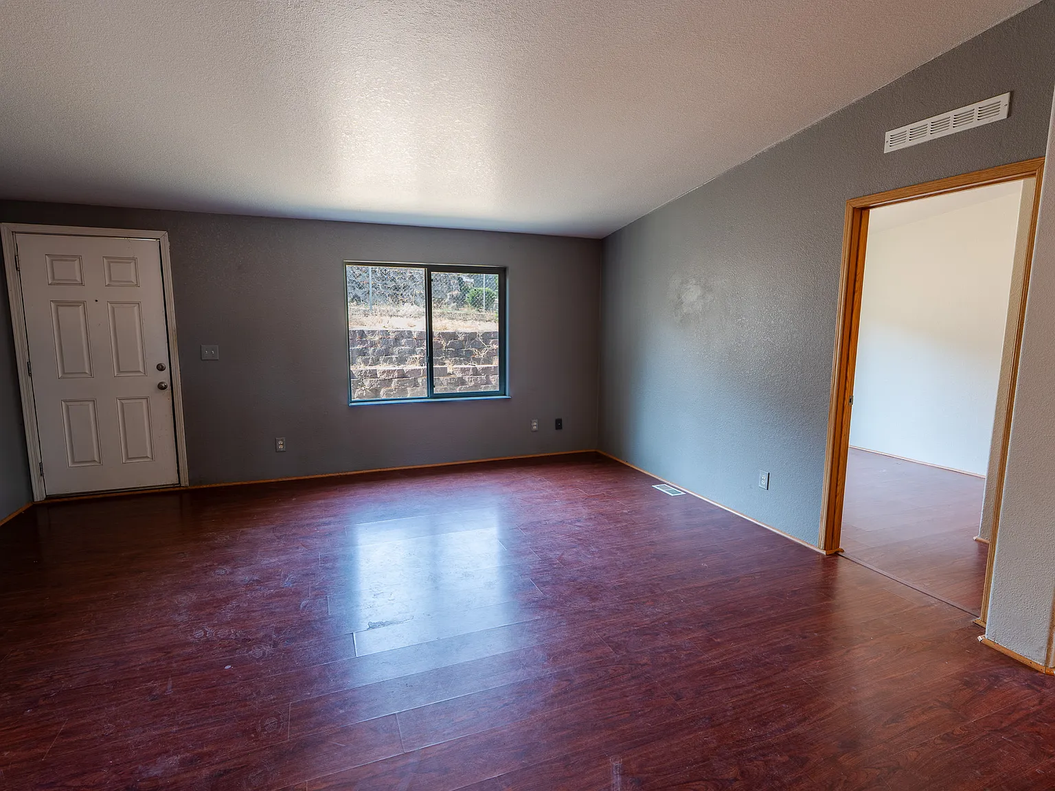 4 bed, 1080 sqft, $2,500 — Photo 3