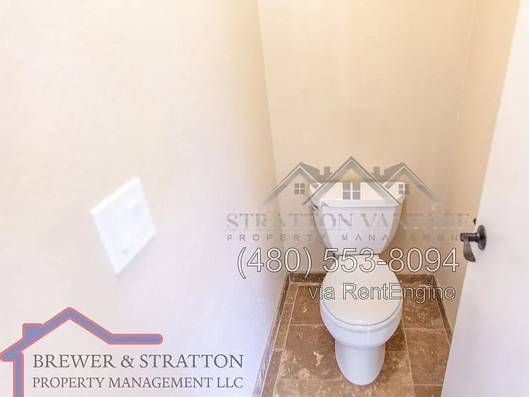 689 W Constitution Dr — Photo 35