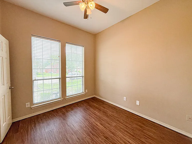 8902 Bayshore Ln — Photo 15