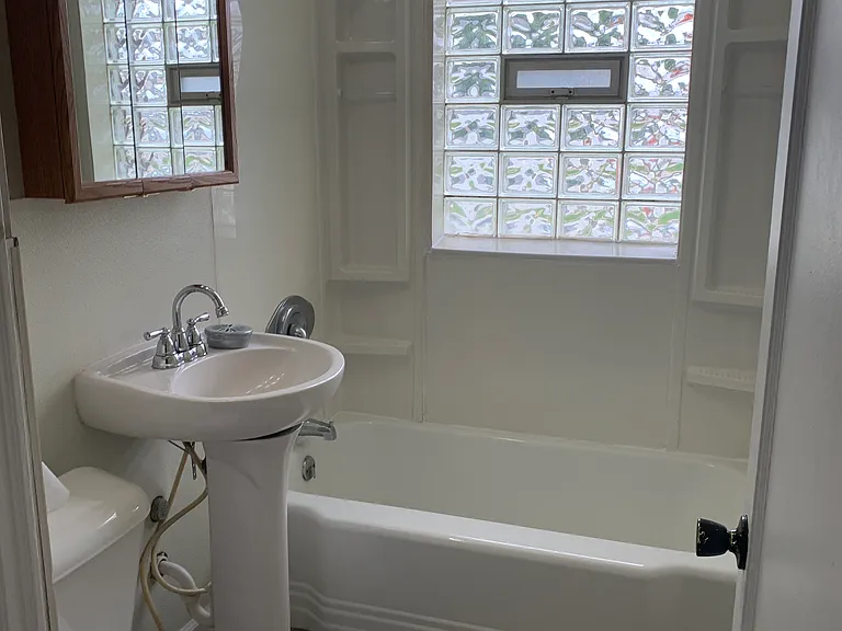 546 Butler Ave — Photo 6