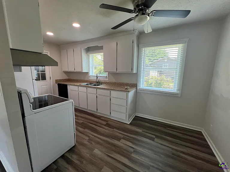 110 Trinity Dr — Photo 4