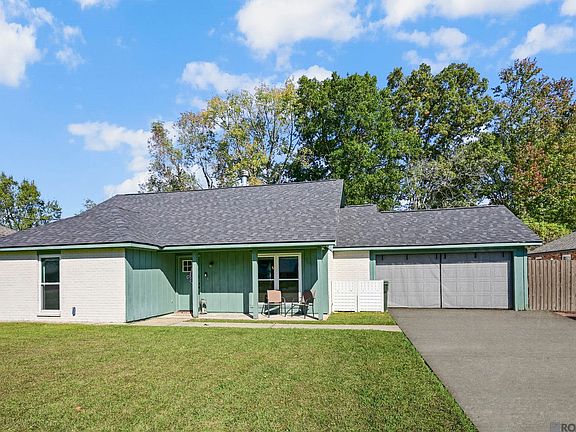 3rd image of 18240 Autumn View Dr
