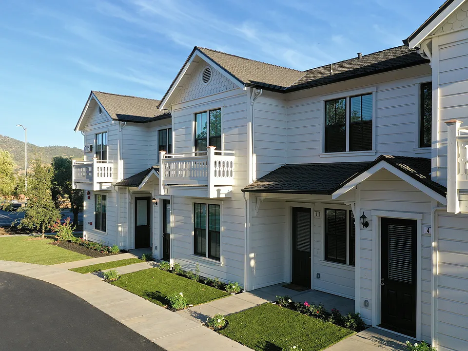 701 S Cloverdale Blvd #20