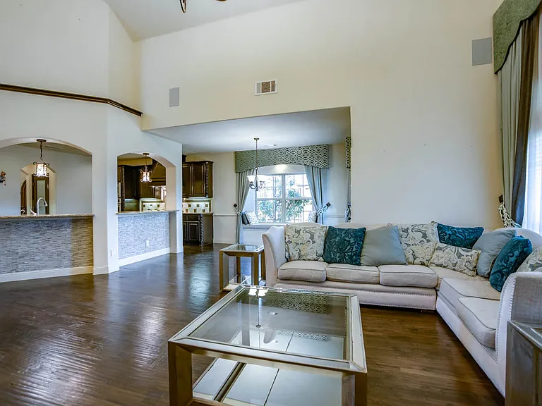 13083 Montfair Blvd — Photo 6
