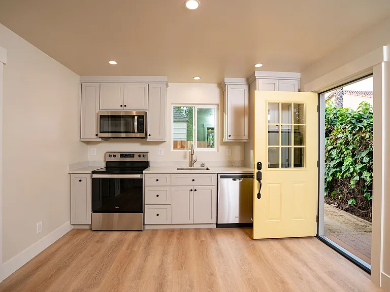 1118 Lincoln Ct #2 — Photo 5