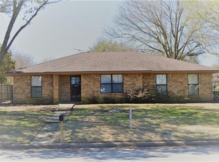 1007 Meridith Dr, Terrell, TX 75160