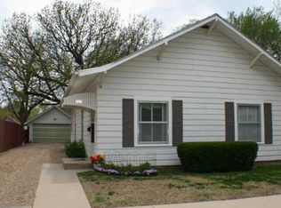 325 E Broadway Ave, Augusta, KS 67010