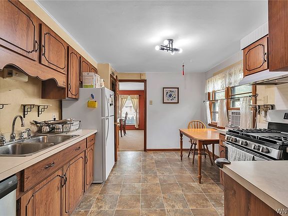3rd image of 479 Wendel Ave