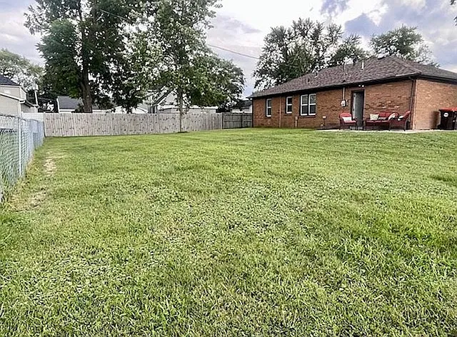 113 W Saint Paul St — Photo 10