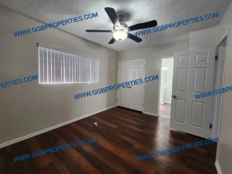 1050 E Harding St — Photo 8