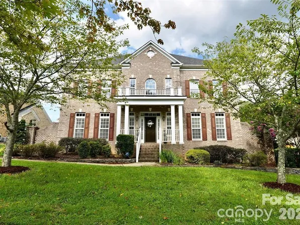 9153 Kensington Forest Dr, Harrisburg, NC 28075